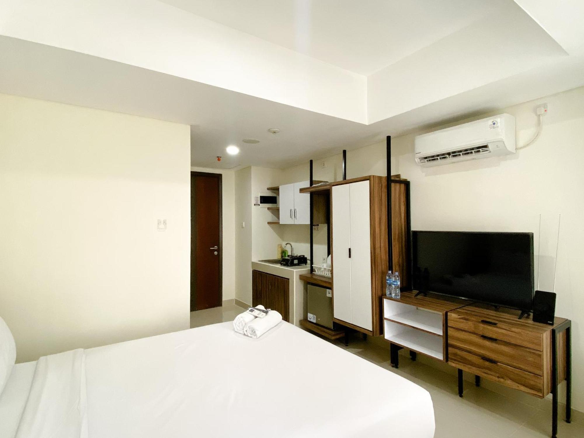 Homey And Cozy Stay Studio Room Pollux Chadstone Apartment By Travelio Cikarang Bagian luar foto